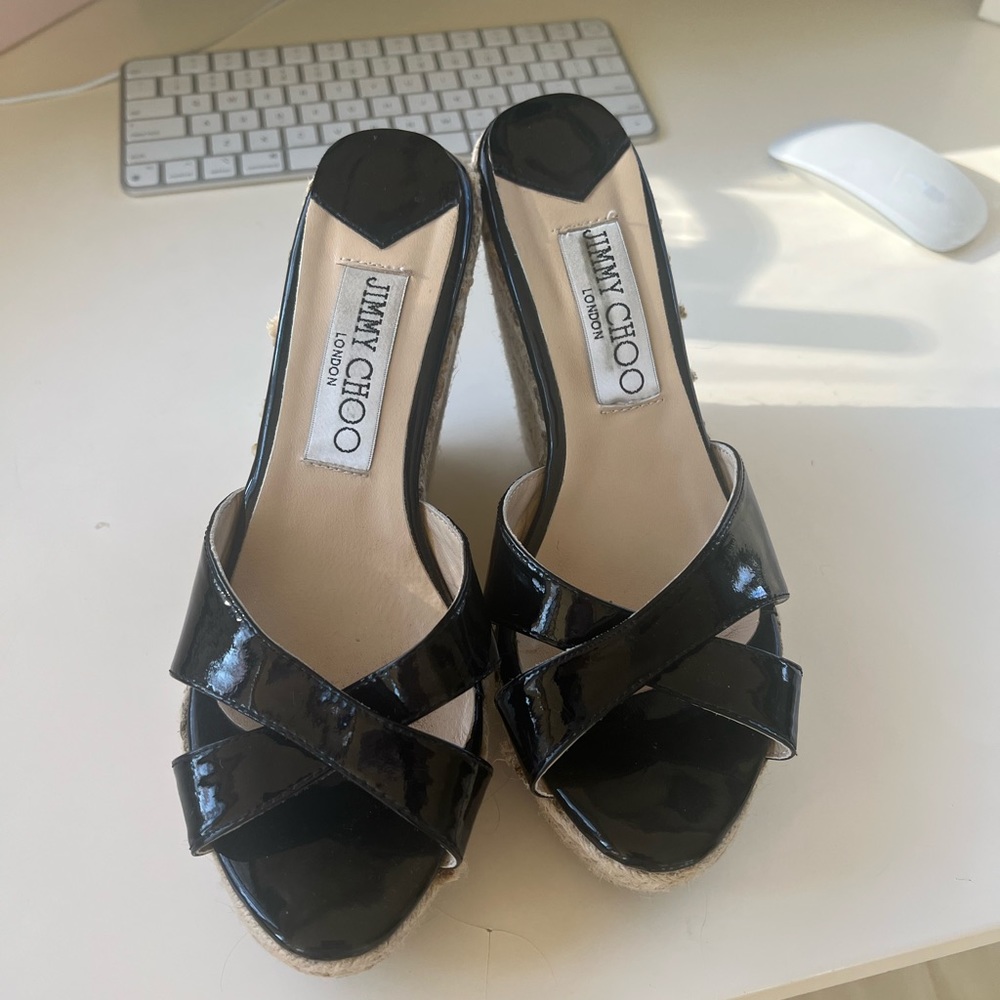 beautiful and elegant high heel sandals are gorgeous , it’s in excellent shape